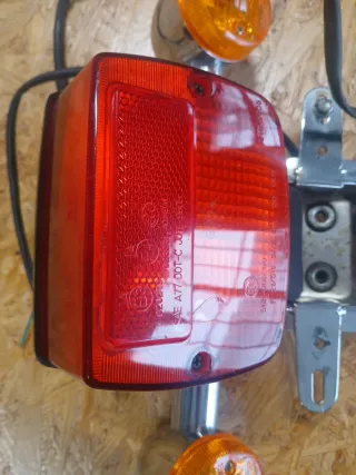 Soporte matrícula con piloto e intermitentes