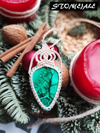 Collana con ciondolo in macrame con malachite