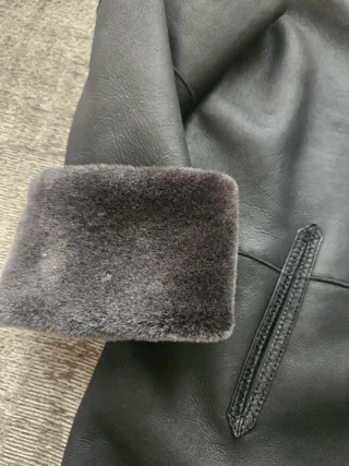 Abrigo de piel negro