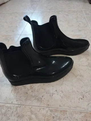 Botines nuevos de lluvia negros talla 38