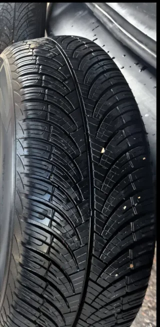 4 Llantas con Gomas 235/65 R17 108H Usado 2 meses