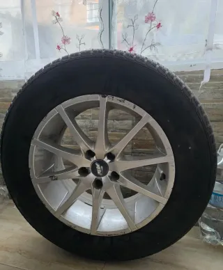 4 Llantas con Gomas 235/65 R17 108H Usado 2 meses