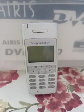 Sony Ericsson 100 Bianco