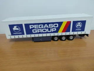 Altaya Pegaso Troner remolque.