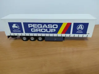Altaya Pegaso Troner remolque.