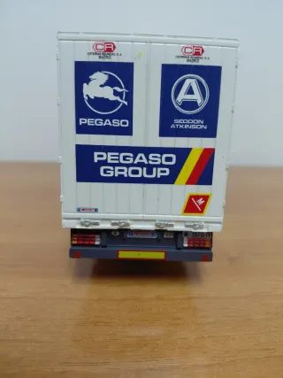 Altaya Pegaso Troner remolque.