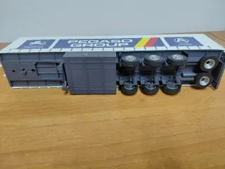 Altaya Pegaso Troner remolque.