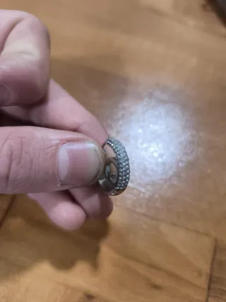 Pendiente Guess Letra G