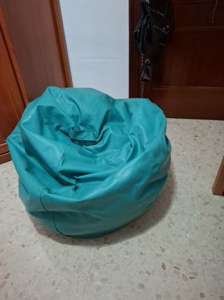 Puff de cuero color turquesa