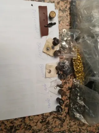 Máquina Ojetes y Forrar Botones