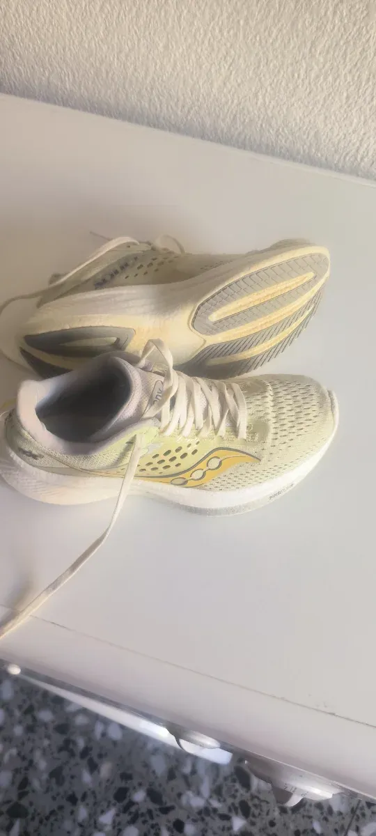 Zapatillas Saucony ride 17 Blancas y Amarillas