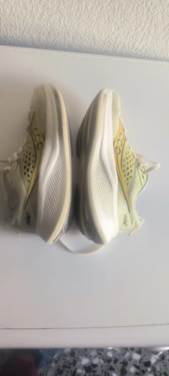 Zapatillas Saucony ride 17 Blancas y Amarillas