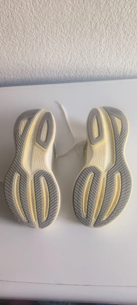 Zapatillas Saucony ride 17 Blancas y Amarillas