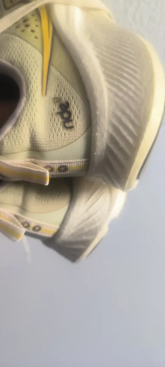 Zapatillas Saucony ride 17 Blancas y Amarillas