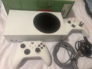 Xbox Series S 512GB + 2 Controller