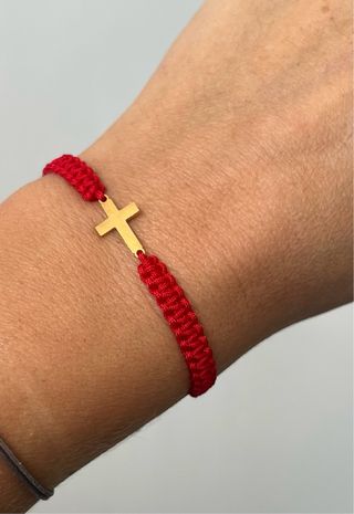 Pulsera Cruz Dorada Roja Hecha a Mano