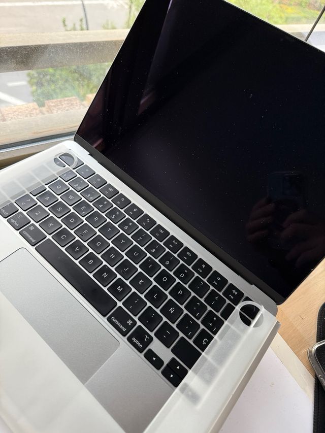 MacBook Air M4 256GB - COMO NUEVO