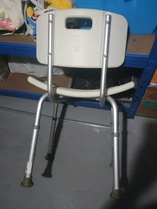 Silla de ducha con respaldo