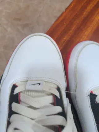 Zapatillas Nike Air Blancas y Rojas