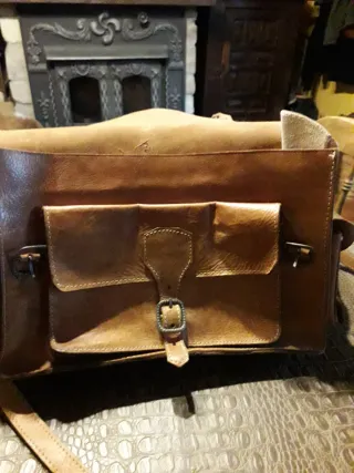 Cartera artesanal de cuero
