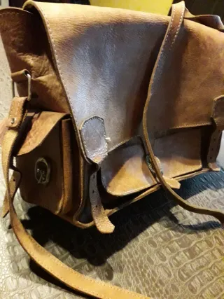 Cartera artesanal de cuero