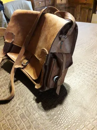 Cartera artesanal de cuero
