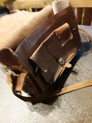 Cartera artesanal de cuero