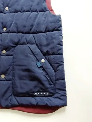 Chaleco Scalpers acolchado reversible.