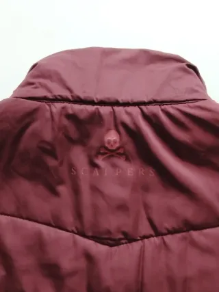 Chaleco Scalpers acolchado reversible.