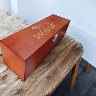 Portagioie vintage Jaguar legno 37x11 cm