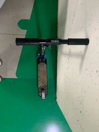 Patinete Oxelo azul y negro