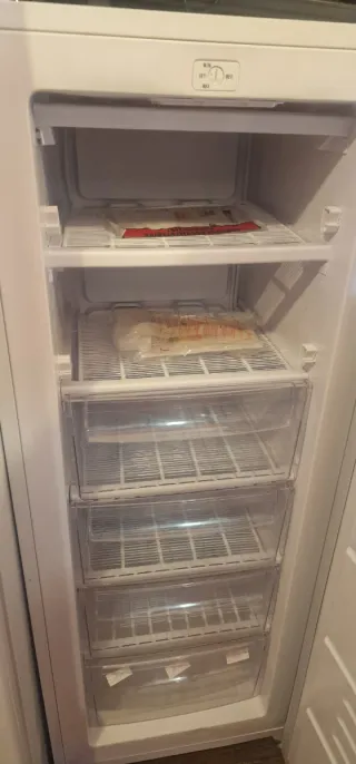 Congelador vertical blanco