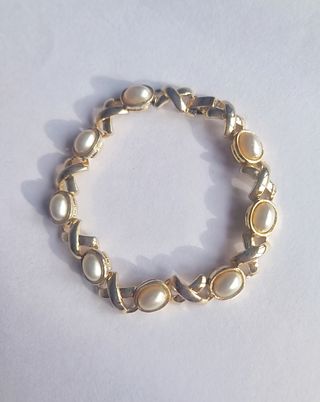 Pulsera vintage chapada en oro y cabujón de perla