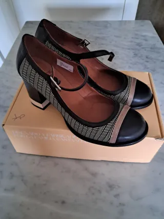 Zapatos de tacón piel negros y beige. Talla 37