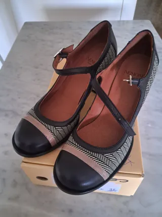 Zapatos de tacón piel negros y beige. Talla 37