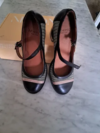 Zapatos de tacón piel negros y beige. Talla 37