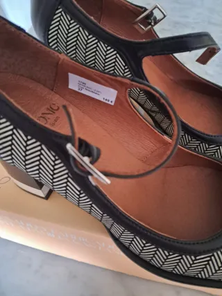 Zapatos de tacón piel negros y beige. Talla 37