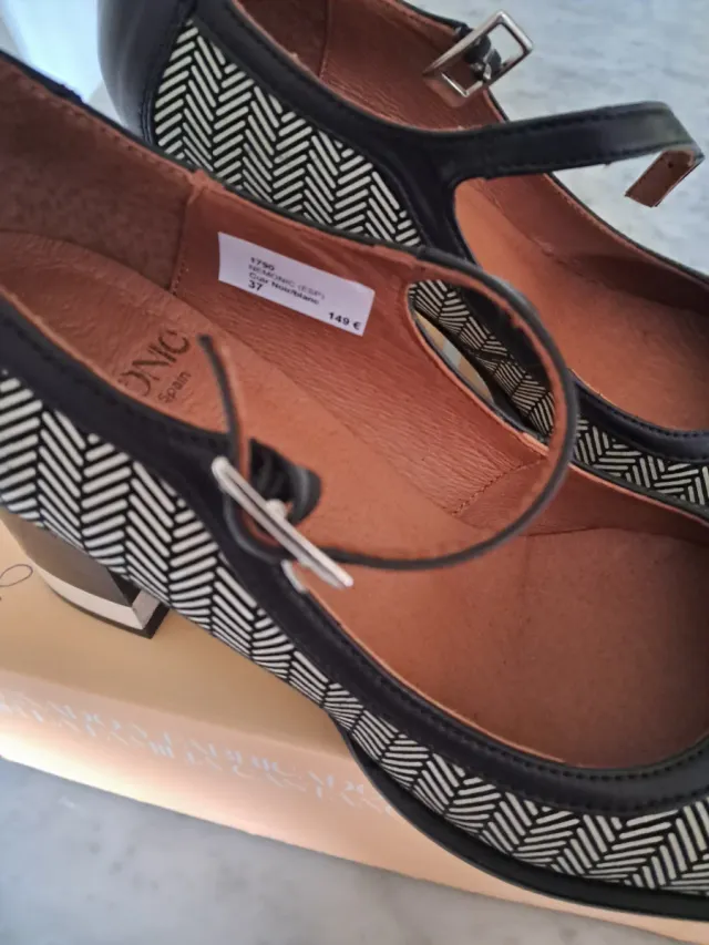 Zapatos de tacón piel negros y beige. Talla 37