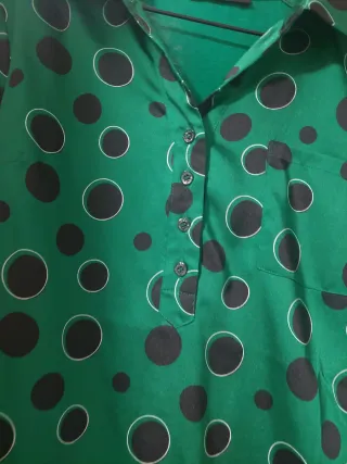 Camisa verde con lunares negros Talla M