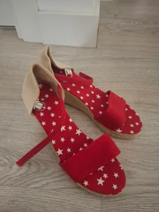 Sandalias esparto rojas con estrellas