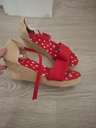 Sandalias esparto rojas con estrellas