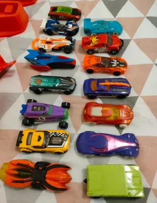 Pista Hot Wheels y Coches