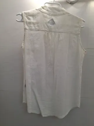 Camisa blanca sin mangas estilo ibicenco