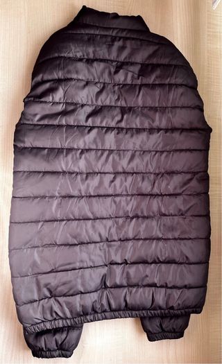 Chaqueta acolchada gris con bolsillos