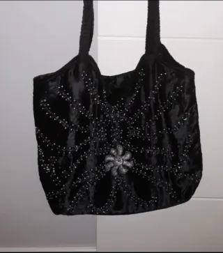 Bolso terciopelo negro con abalorios