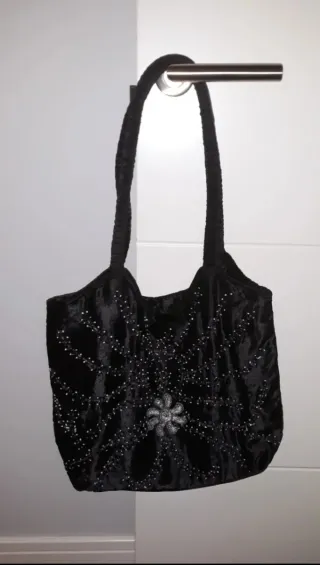 Bolso terciopelo negro con abalorios