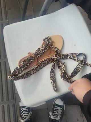 Sandalias con estampado de leopardo