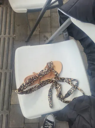 Sandalias con estampado de leopardo