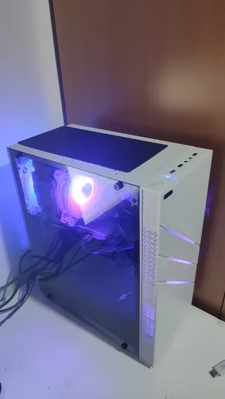 PC Gaming Blanco con RGB