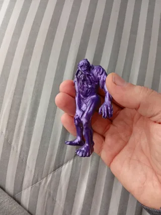 Figura Super Monstruo Comansi Morado